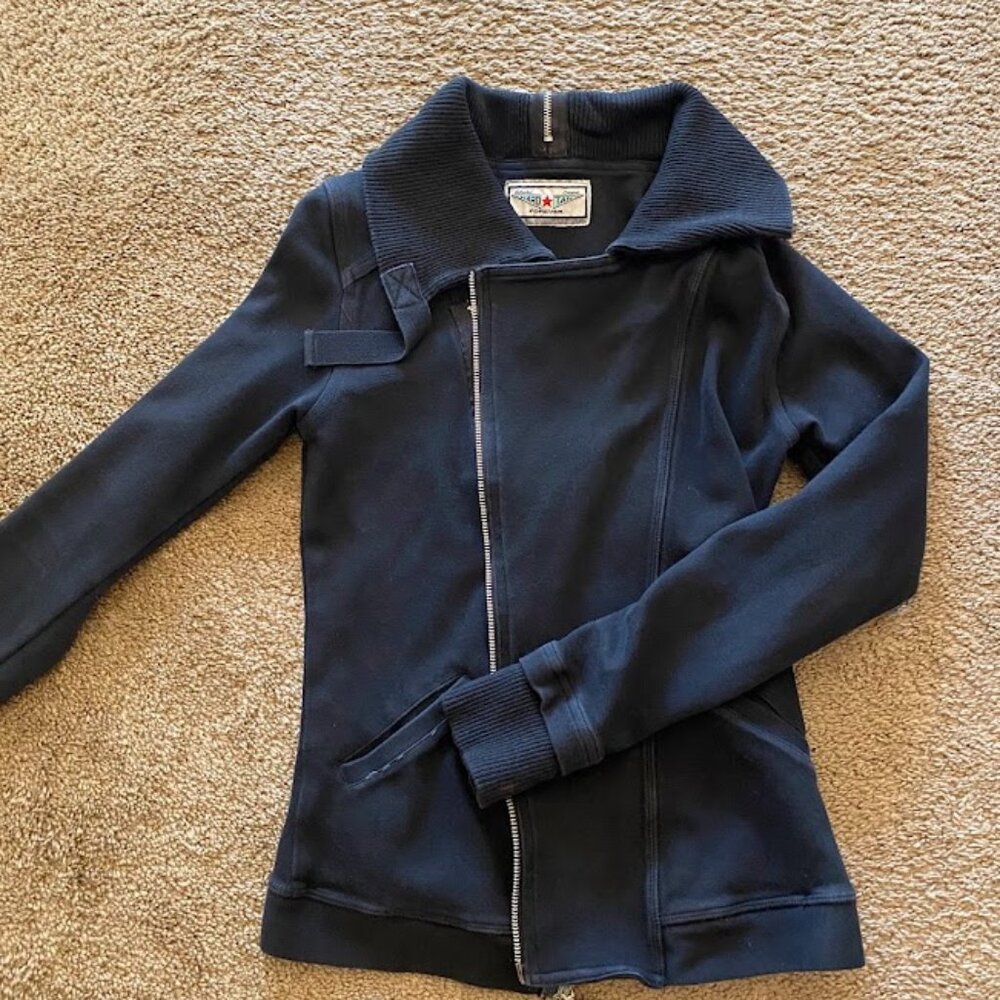 Black hardtail zip up